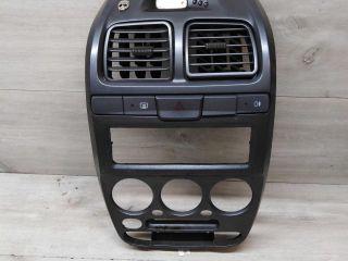 ramka-magnitoly-deflektor-obduva-salona-centralnyi-hyundai-accent-2-06-gv-sedan-art-55878