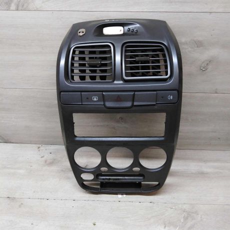 ramka-magnitoly-deflektor-obduva-salona-centralnyi-hyundai-accent-2-06-gv-sedan-art-55878-big-0