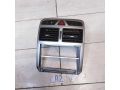 deflektor-obduva-salona-centralnyi-ramka-magnitoly-peugeot-307-ca2-art-56107-small-0