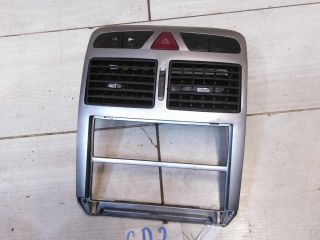 deflektor-obduva-salona-centralnyi-ramka-magnitoly-peugeot-307-ca2-art-56107