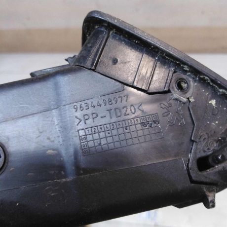 deflektor-obduva-salona-pravyi-peugeot-307-ca2-art-56108-big-1