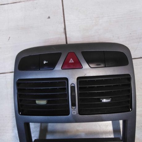 deflektor-obduva-salona-ramka-magnitoly-peugeot-307-ca2-art-56225-big-3