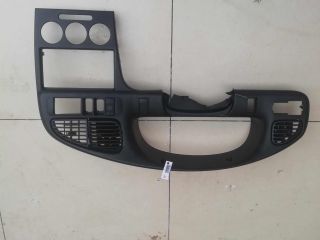 nakladka-na-torpedo-deflektor-obduva-salona-kia-spectra-art-60907