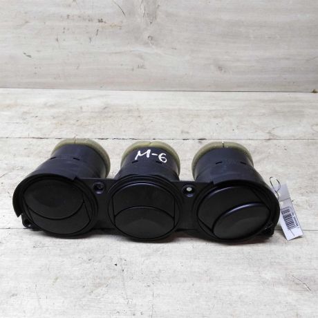 deflektor-obduva-salona-centralnyi-mazda-6-art-62121-big-0