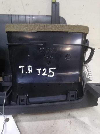 deflektor-obduva-salona-centralnyi-toyota-avensis-t250-gor-art-62556-big-1