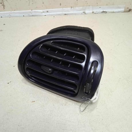 deflektor-obduva-salona-pravyi-peugeot-206-art-63312-big-0