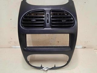 deflektor-obduva-salona-centralnyi-peugeot-206-art-63325