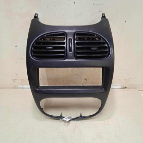 deflektor-obduva-salona-centralnyi-peugeot-206-art-63325-big-0