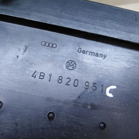 deflektor-obduva-salona-centralnyi-audi-a6-c5-28i-ack-art-65036-big-2