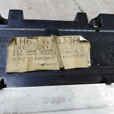 panel-priborov-shhitok-volkswagen-golf-3-volkswagen-vento-18i-art-66750-big-3