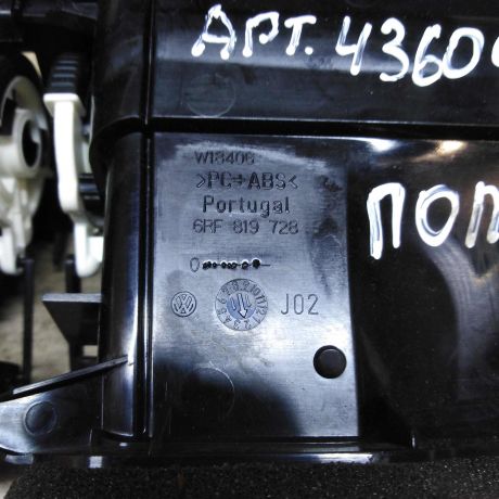deflektor-obduva-salona-centralnyi-volkswagen-polo-v-sedan-art-71365-big-2