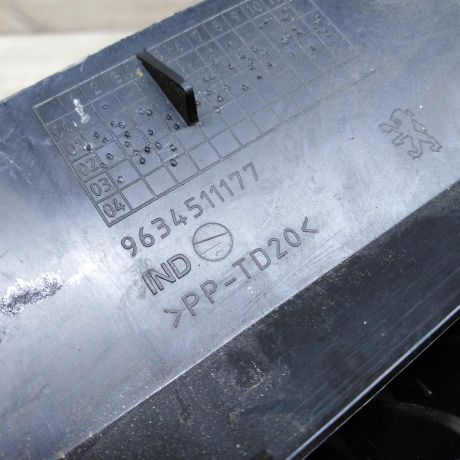 deflektor-obduva-salona-centralnyi-peugeot-307-do-rest-art-72210-big-1