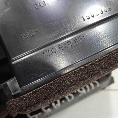 deflektor-obduva-salona-centralnyi-skoda-octavia-ii-a5-art-79691-big-4