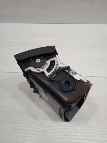 deflektor-obduva-salona-pravyi-toyota-corolla-ix-e120-e130-art-81965-big-3