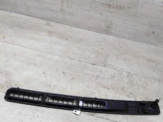 deflektor-obduva-salona-centralnyi-na-lobovoe-steklo-nissan-primera-p11-art-83857