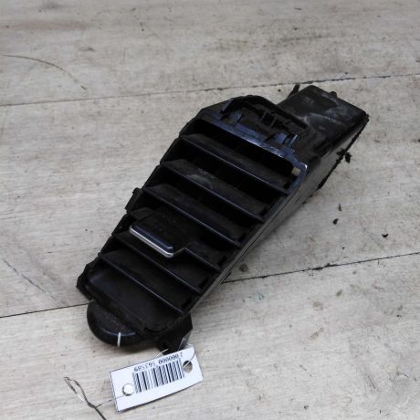 deflektor-obduva-salona-centralnyi-pravyi-nissan-primera-p12-art-87375-big-0