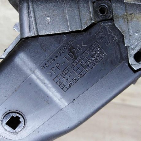 deflektor-obduva-salona-pravyi-peugeot-307-art-88166-big-3